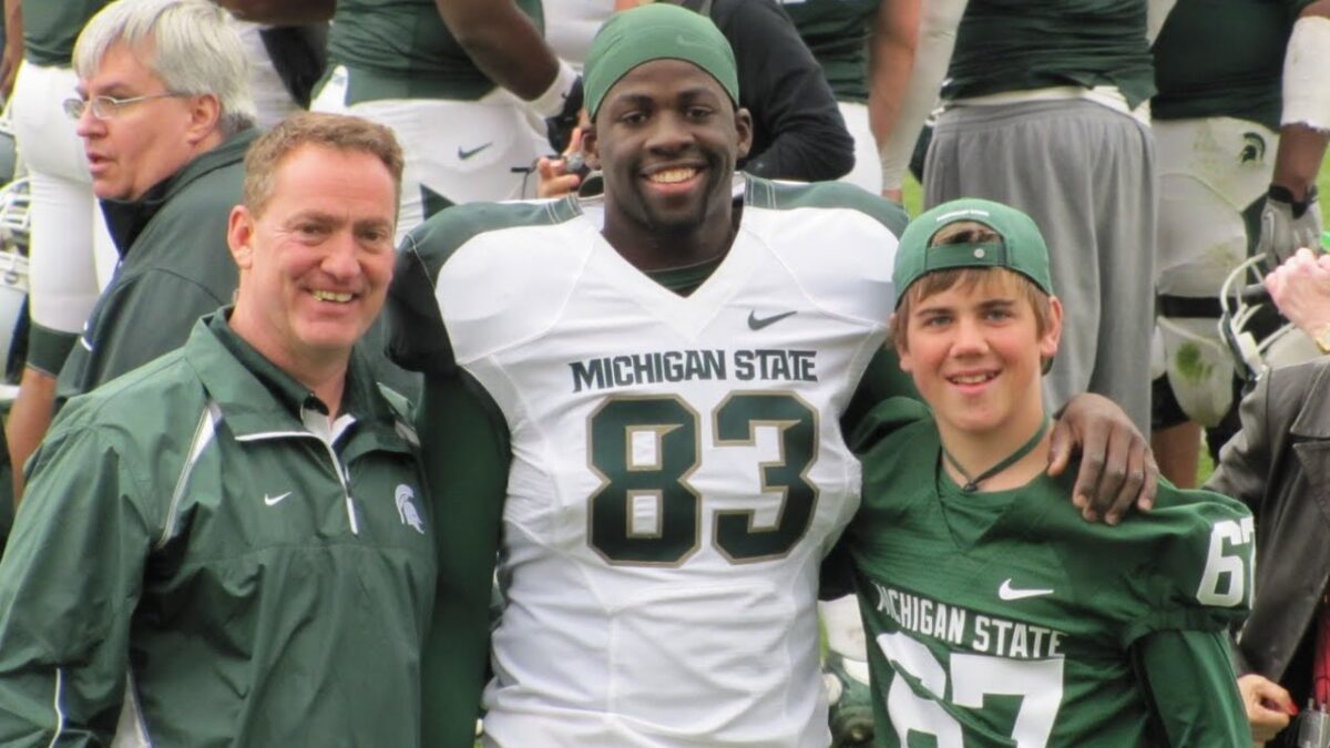 Draymond Green Ranks Joe Montana, Jerry Rice, and Marshawn Lynch as Bay Area Greats While Snubbing Barry Bonds 1 Draymond Green played a little bit of football