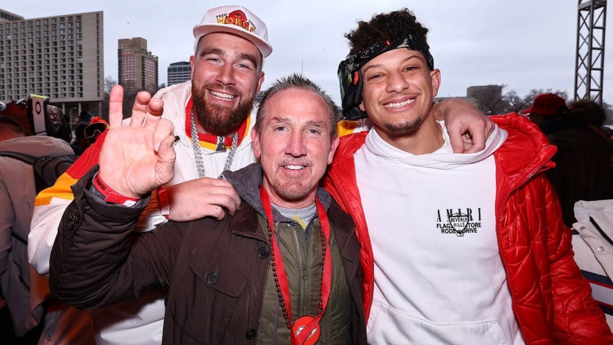 Travis Kelce, Steve Spagnuolo and Patrick Mahomes