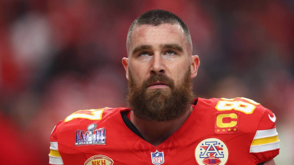 Travis Kelce Makes NFL History, Matches Jerry Rice with 12 Consecutive 800-Yard Seasons 1 Travis Kelce Makes NFL History, Matches Jerry Rice With 12 Consecutive 800-Yard Seasons