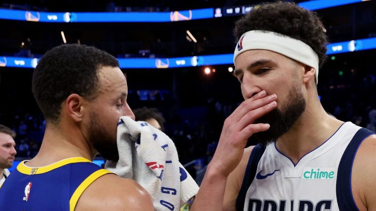 Stephen Curry and Klay Thompson will play on Christmas Day