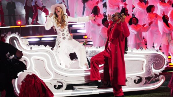 Snoop Dogg’s Christmas Day Performance Ignites Fan Push to Rejig Upcoming Super Bowl Show – “200 Times Better Halftime Show Than Bad Bunny”