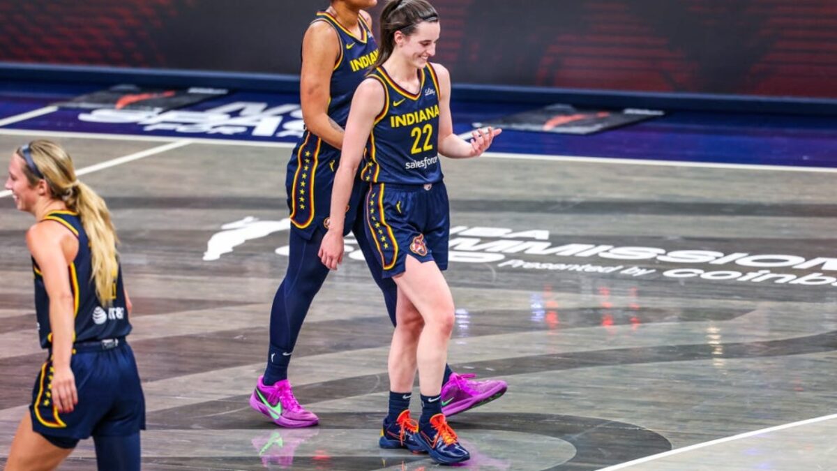 Caitlin Clark wearing her Nike Kobe 'Indiana Fever' PEs