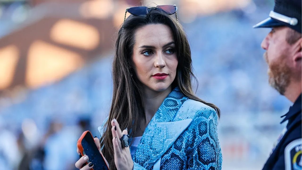 Bill Belichick’s Girlfriend Jordon Hudson Claps Back at Haters in New