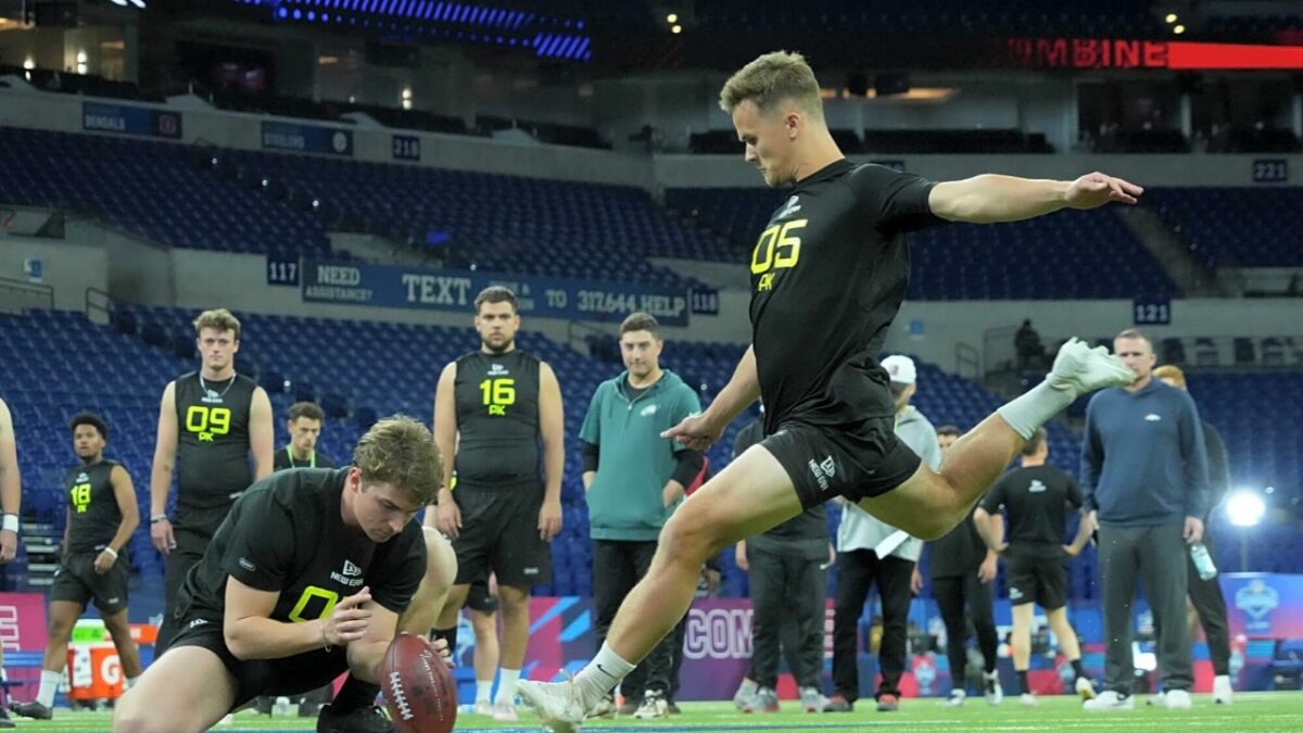 Ravens Kicker Missing Field Goal With Playoff Spot on the Line Triggers Wild Reactions on Social Media - "Somewhere Justin Tucker Is Smiling"