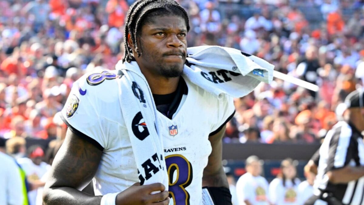 (Video) Lamar Jackson, Derrick Henry's Shocking Reaction to Tyler Loop's Missed Playoff-Deciding Field Goal