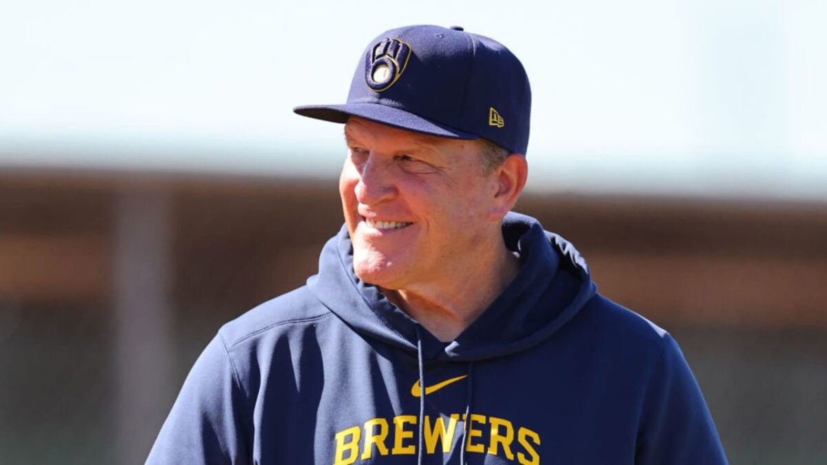 Brewers Hiring Daniel Vogelbach as Hitting Coach Has Fans Trolling Them: "What Will They Learn from Him" 2 Brewers manager Pat Murphy
