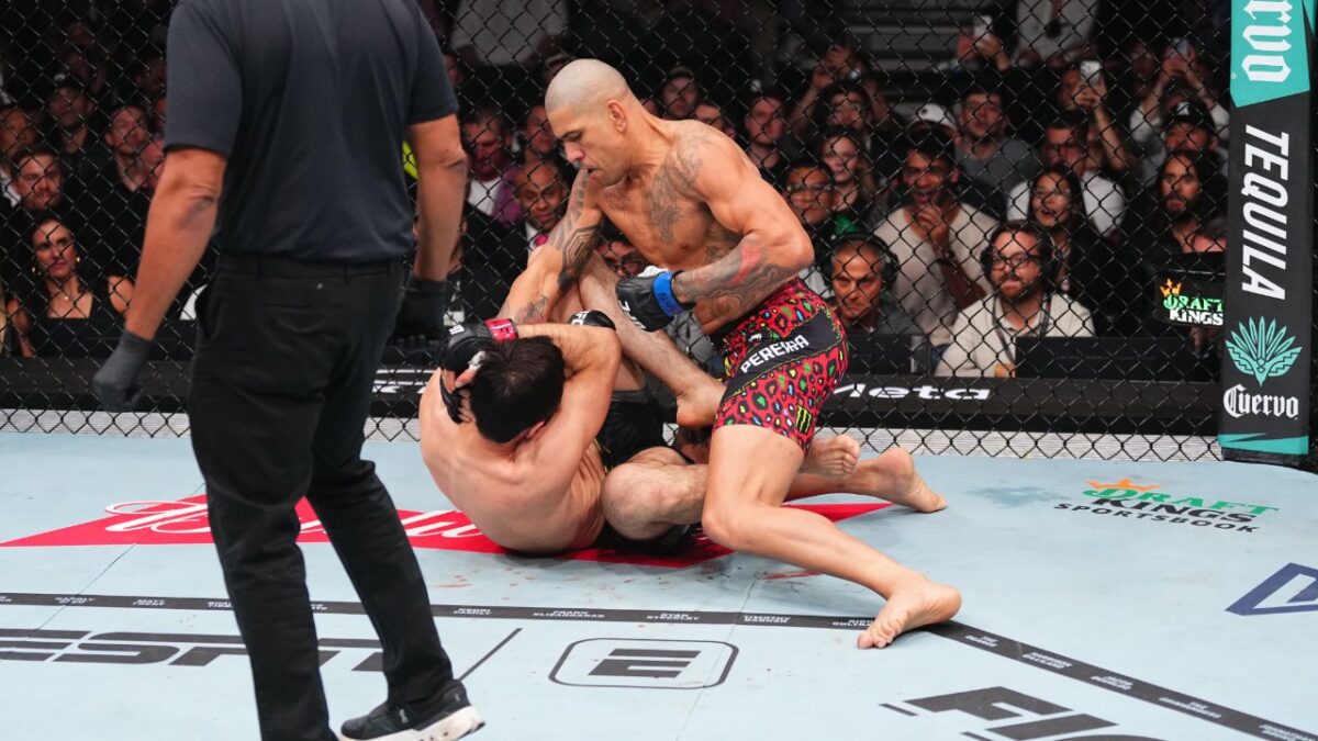 Alex Pereira beats Magomed Ankalaev 