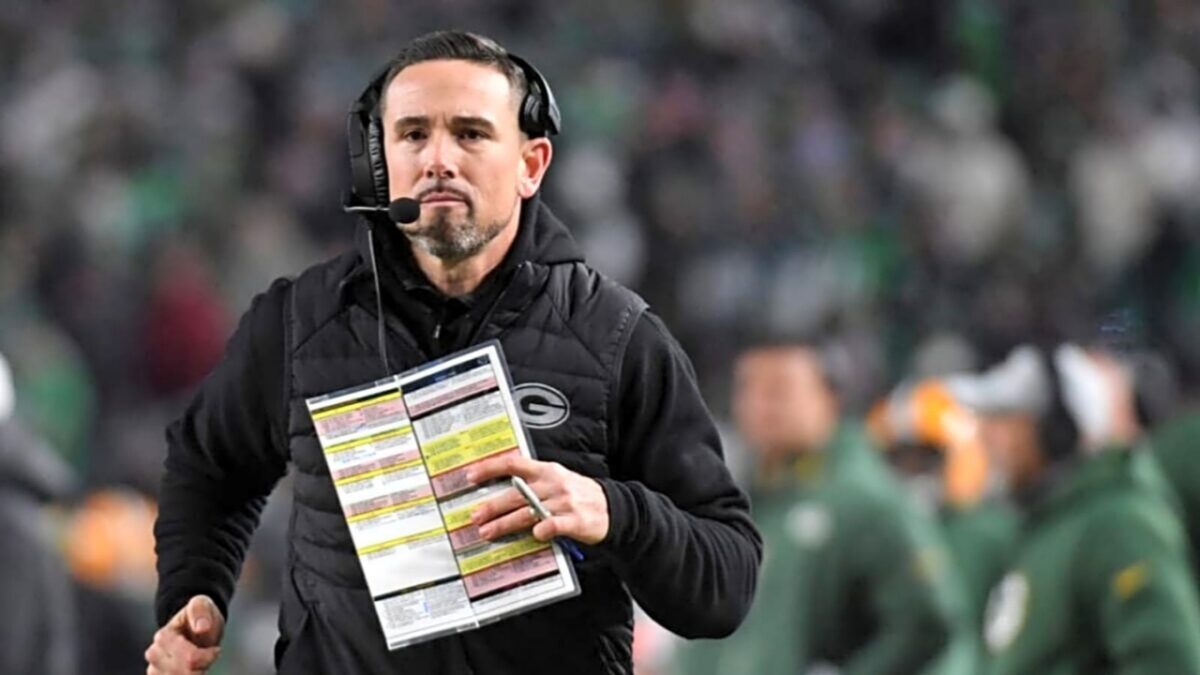 (Video) Ben Johnson's Extremely Cold Handshake With Matt LaFleur After Bears' Comeback Win Gets Labeled as 'Disrespectful' 1 (Video) Ben Johnson's Extremely Cold Handshake With Matt LaFleur After Bears' Comeback Win Gets Labeled as 'Disrespectful'