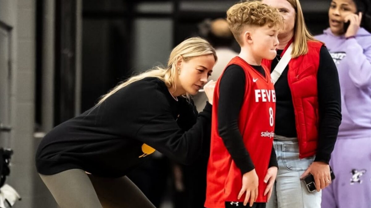 Sophie Cunningham signing a fan's jersey at her Classic tournament