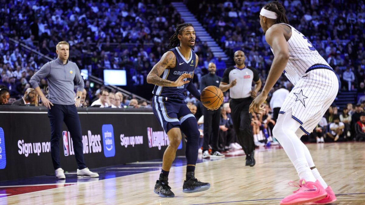 Ja Morant against the Magic's Wendell Carter Jr.
