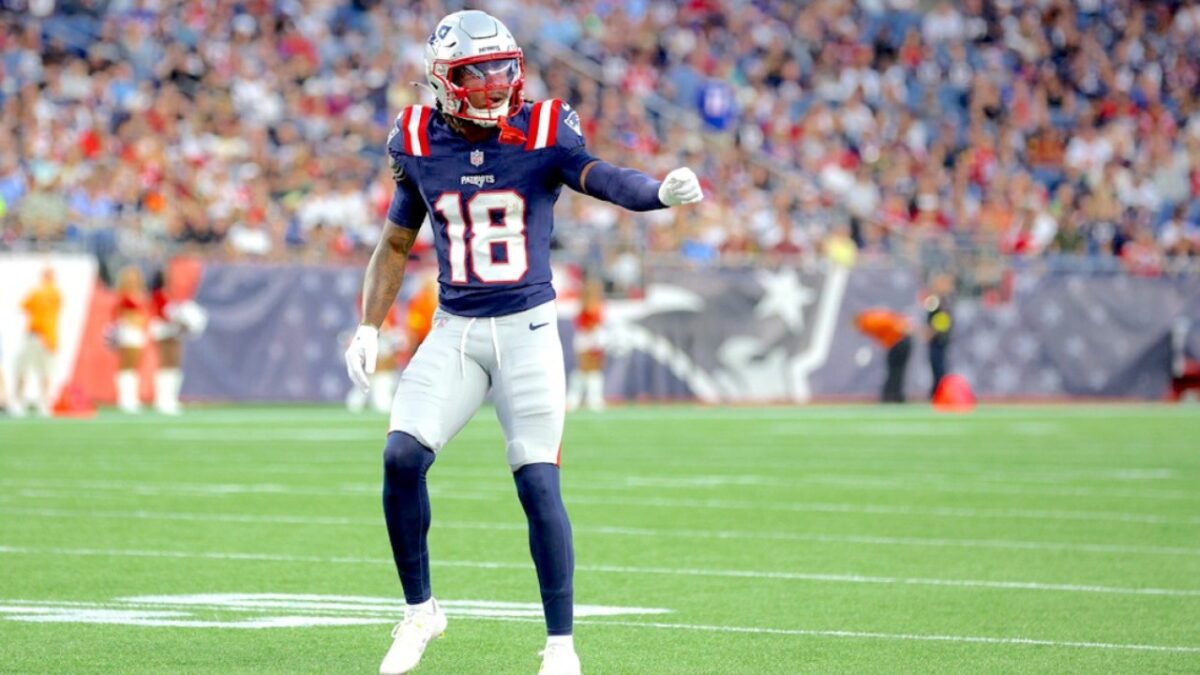 (Video) Patriots’ Kyle Williams Chases Down Super Bowl Streaker Before Security Pulls Him Away