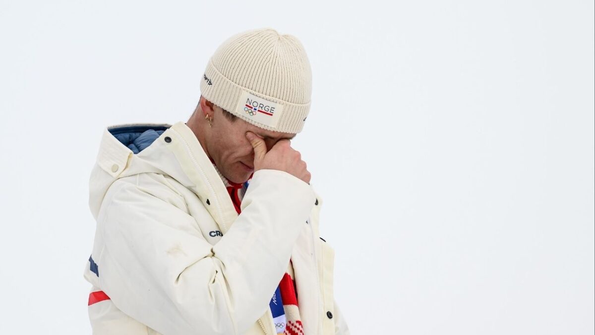 (Video) Birk Ruud's Fiancee, Mom's Emotional Reaction Following his Historic Olympics Gold in Livigno 1 Birk Ruud on men’s freeski slopestyle podium (Image via Aftenposten)