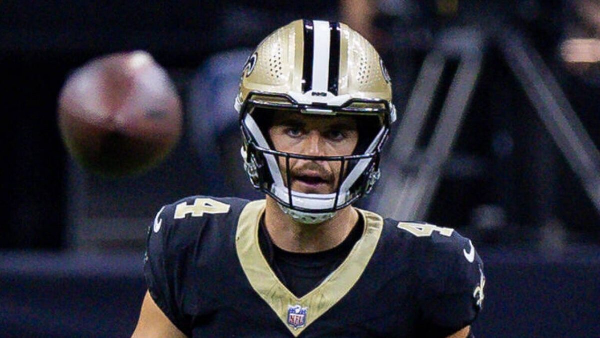 Derek Carr Reveals What It Would Take to Return 1 Derek Carr Reveals What It Would Take to Return