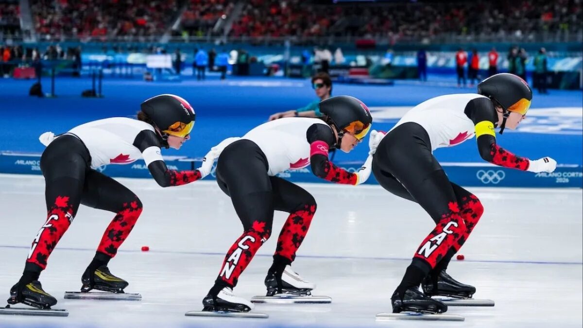 Isabelle Weidemann, Valérie Maltais, Ivanie Blondin competing in the women's team pursuit at Milano Speed Skating Stadium in the Milan Cortina 2026 (Image via COC)
