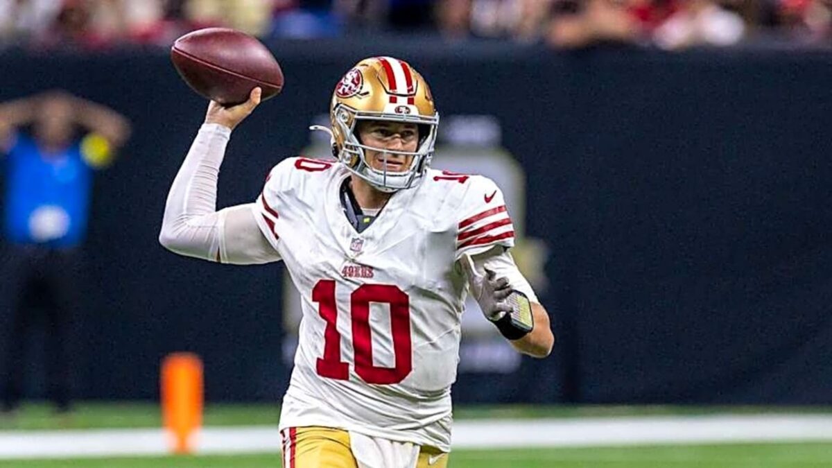 Mac Jones Caught in Viral NYC Snowball Fight Moments Before Chaos Erupts and NYPD Is Hit 1 Mac Jones Caught in Viral NYC Snowball Fight Moments Before Chaos Erupts and NYPD Is Hit