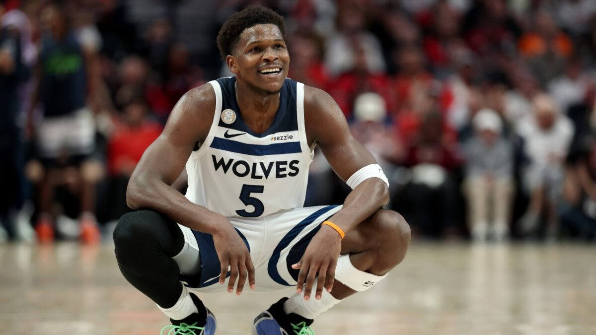 Anthony Edwards has no problem taking on double teams