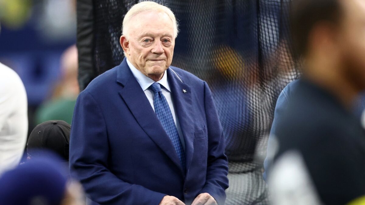 Jerry Jones chased three pass rushers