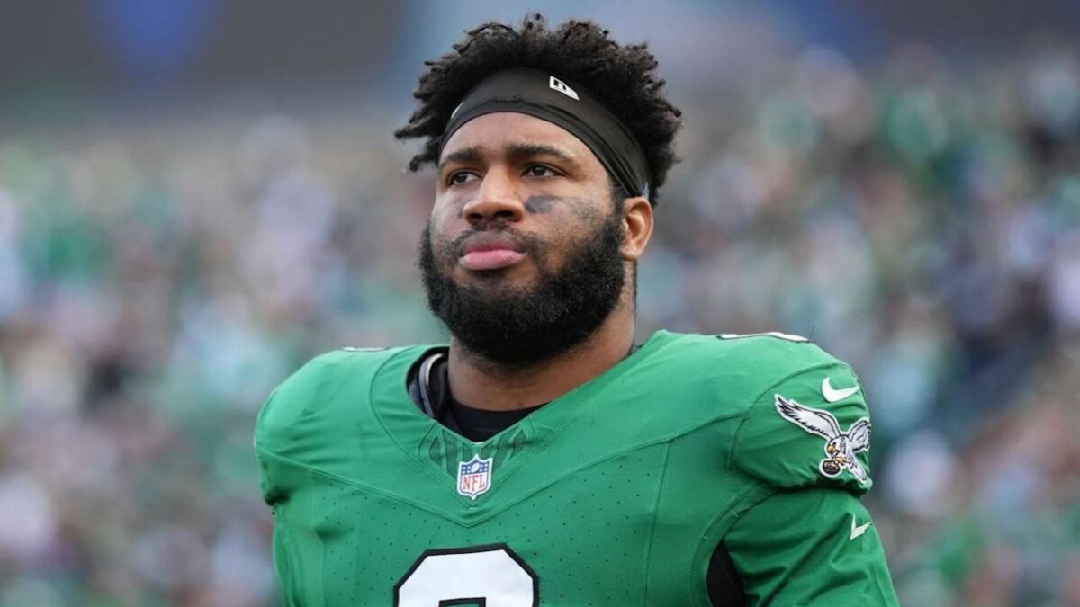 Bryce Huff with the Eagles