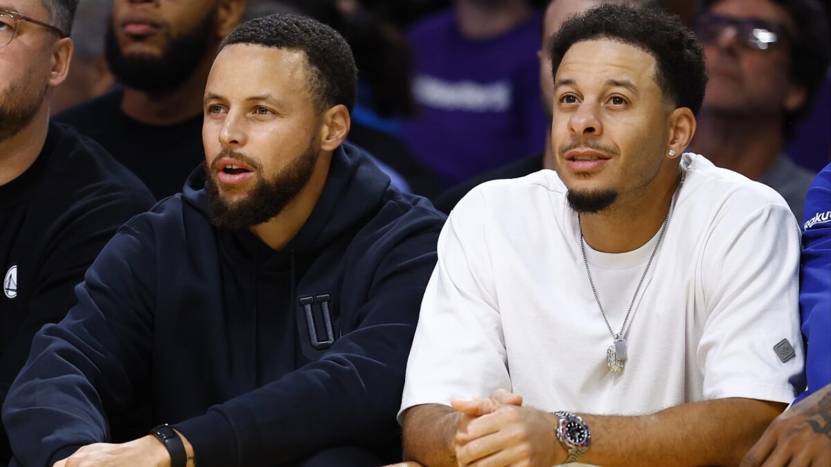 Stephen Curry’s Dad Claims His Family Tops LeBron James' Despite Trailing By 4000 Points 1 Stephen Curry and Seth Curry