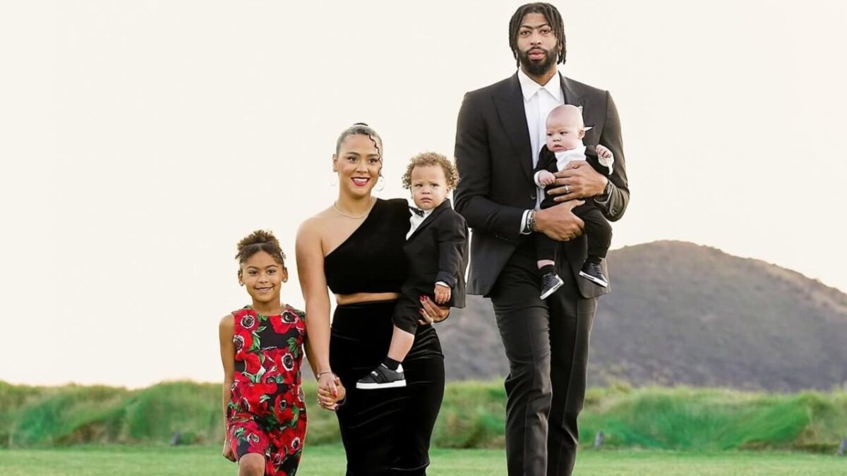 Anthony Davis and his family