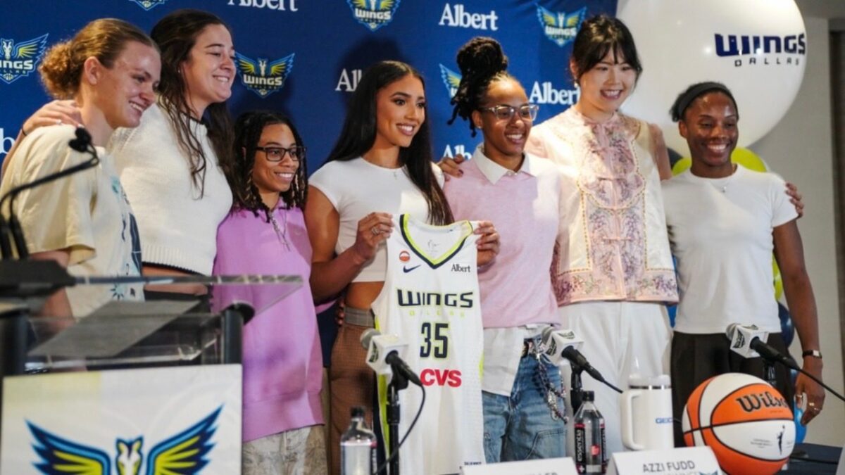 Azzi Fudd and her new teammates