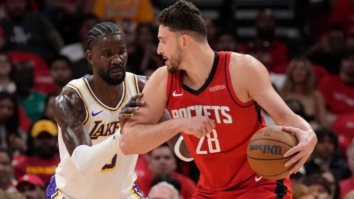 Deandre Ayton and Alperen Sengun in Game 4