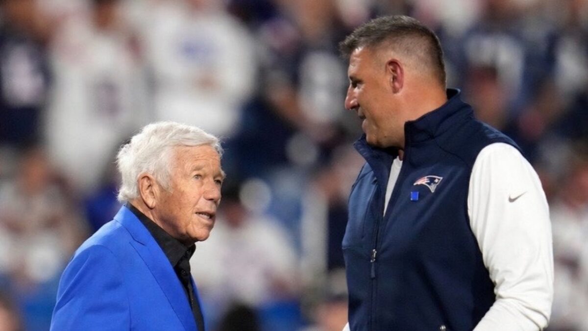 Robert Kraft would like Mike Vrabel to stay