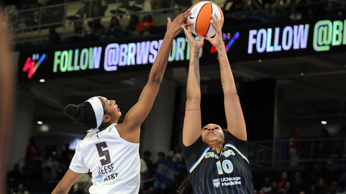 Angel Reese battling against former teammate Kamilla Cardoso