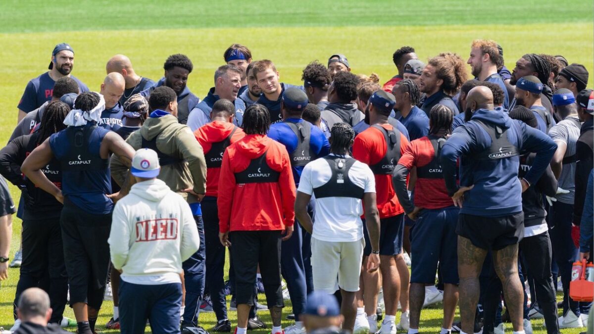 Drake Maye Labels Mike Vrabel 'Great Human Being' Amidst Cheating Scandal With Dianna Russini 1 Mike Vrabel with Patriots players at the voluntary OTAs