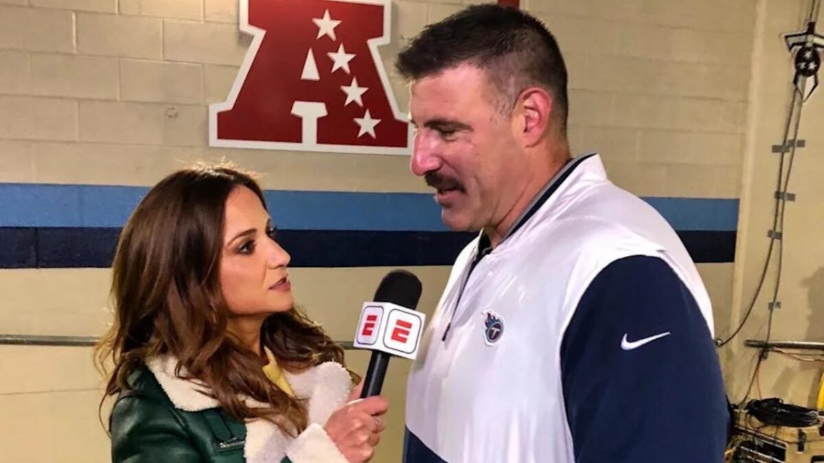 Dianna Russini Publicly Kissing Her Husband Amidst Mike Vrabel Cheating Scandal Irks Fans - "This Is All PR" 1 Dianna Russini interviewing then Titans HC Mike Vrabel