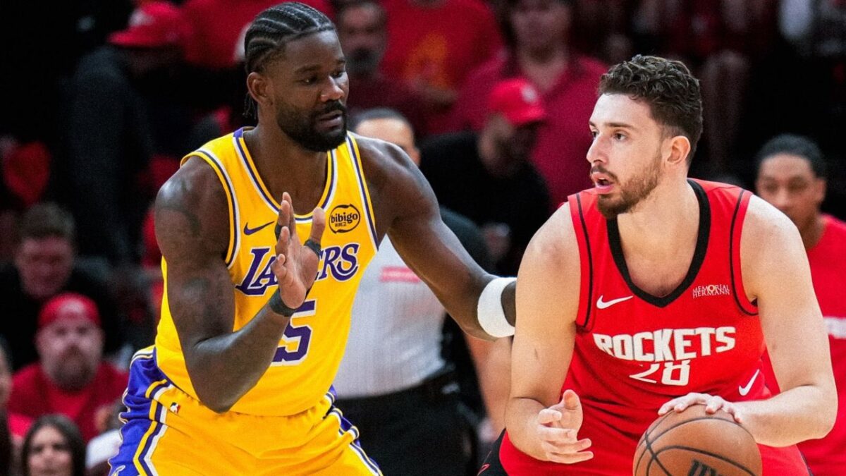Deandre Ayton Showing Off His 'DominAyton' Chain Amidst 0-3 Deficit Leaves Fans Fuming - "HibernAyton During the Playoffs" 1 Deandre Ayton battling Alperen Sengun in the 1st round
