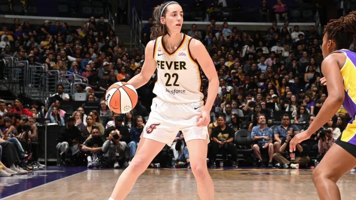Analyst Bizarrely Claims Caitlin Clark's 'Linsanity' Run Will be Over: "She's Gonna Fumble This" 1 Caitlin Clark against the Sparks