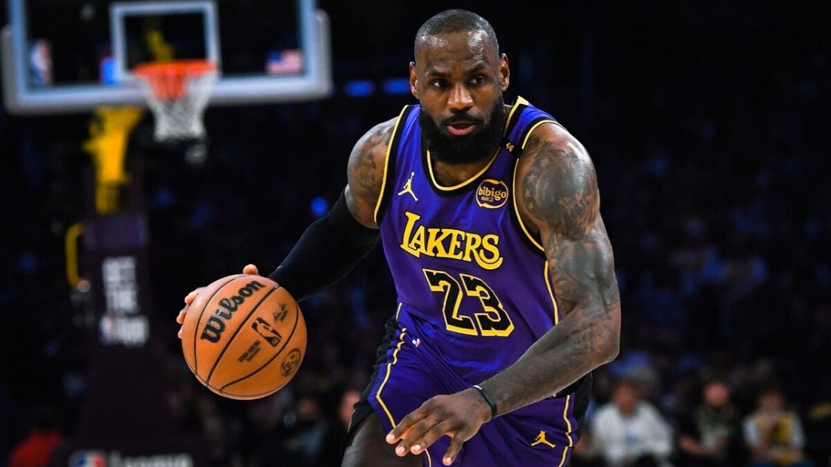 Andre Drummond Has Epic Reaction After LeBron James Joins the 76ers: "Oh" 1 LeBron James has achieved greatness with the Lakers