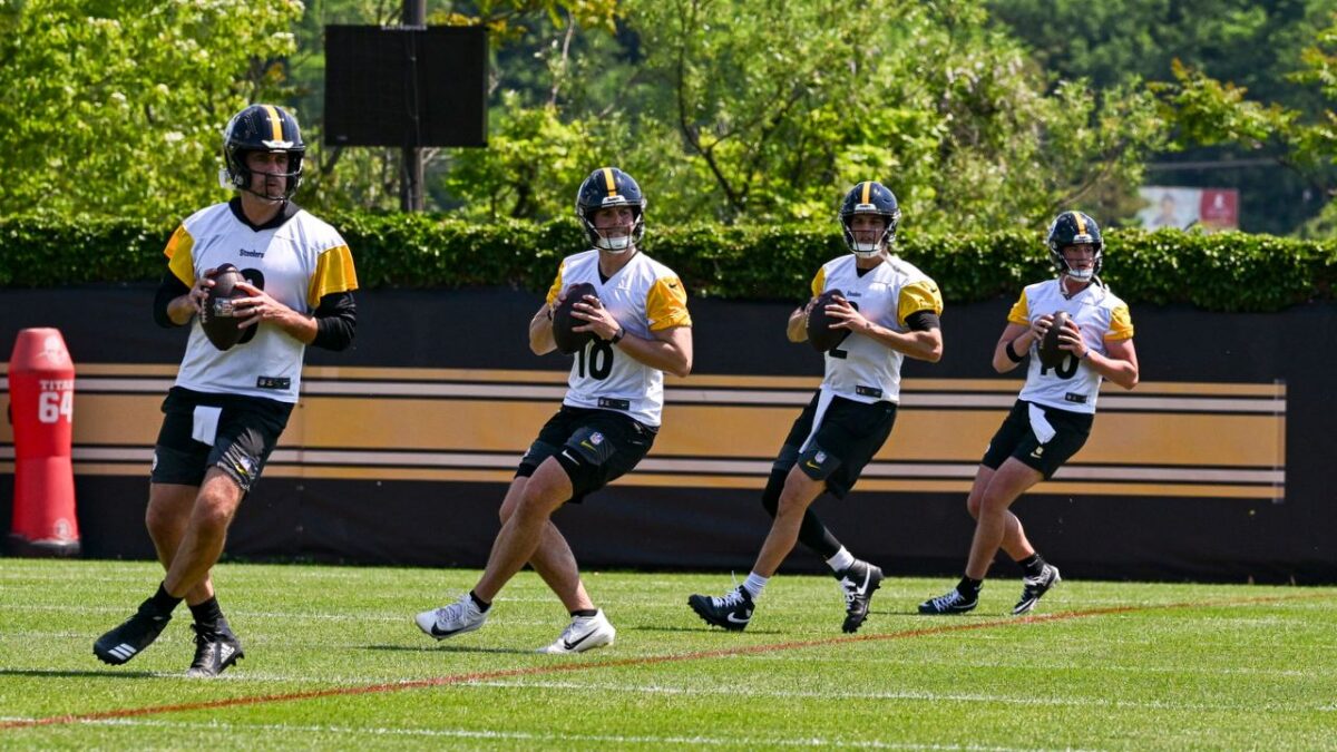 Aaron Rodgers' $25 Million Return to Steelers Does Not Excite Stephen A. Smith 1 Aaron Rodgers practicing with his fellow QBs