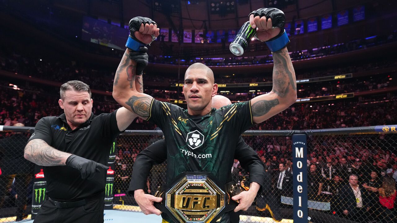 Heavyweight MMA Legend Baffled by Alex Pereira’s Two Division Championship Success