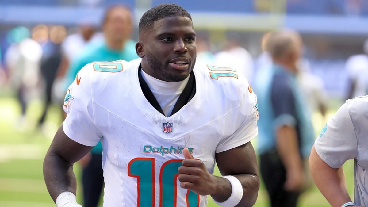 Tyreek Hill, Who Is a Free Agent, Announces He Is Now a DJ in Miami 1 Tyreek Hill, Who Is a Free Agent, Announces He Is Now a DJ in Miami
