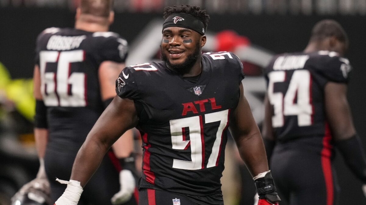 Grady Jarrett Admits He ‘Owes Chicago a Better Year’ After Disappointing Debut Season 1 Grady Jarrett Admits He ‘Owes Chicago a Better Year’ After Disappointing Debut Season