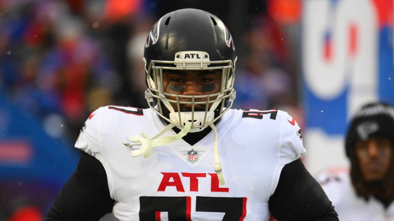 Grady Jarrett Admits He ‘Owes Chicago a Better Year' After Disappointing Debut Season