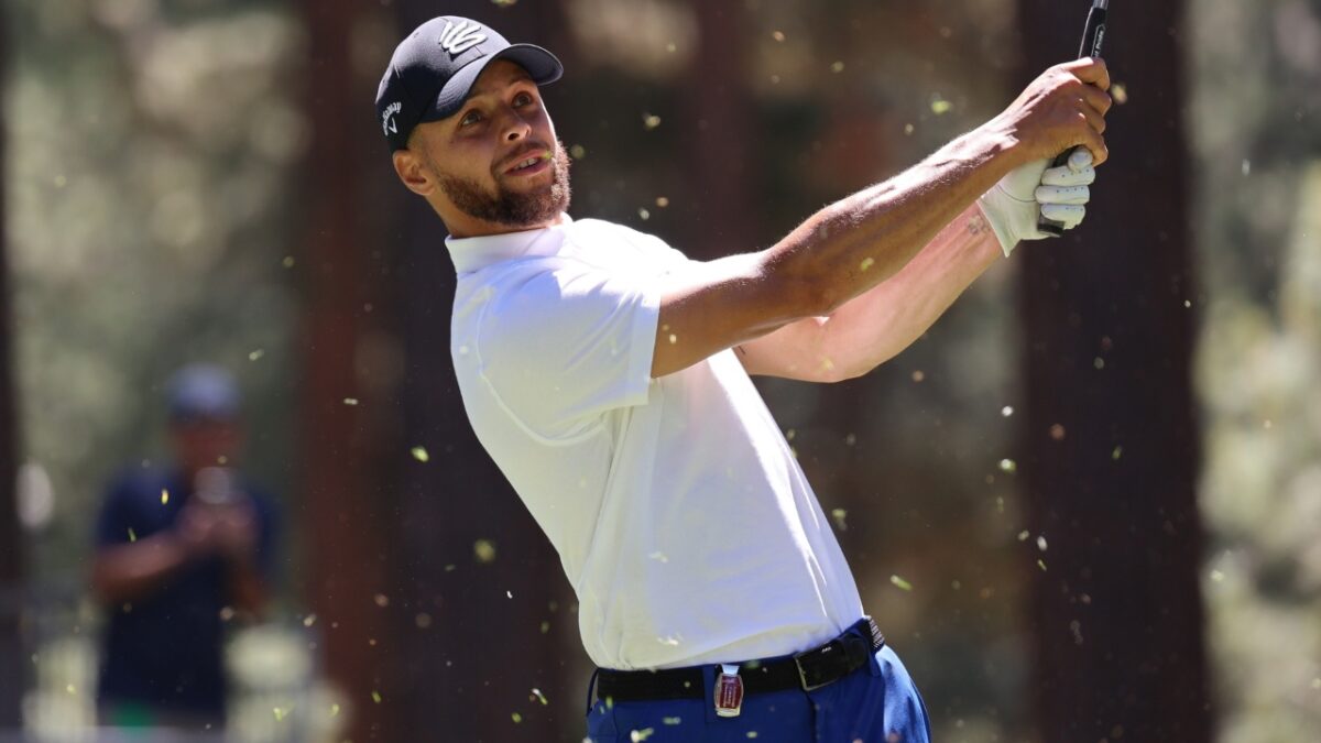 Stephen Curry Signing 10-Year Partnership With Li-Ning Leaves Fans Furious - "Way to Not Support an American Company" 1 Stephen Curry's passion for golf is well known