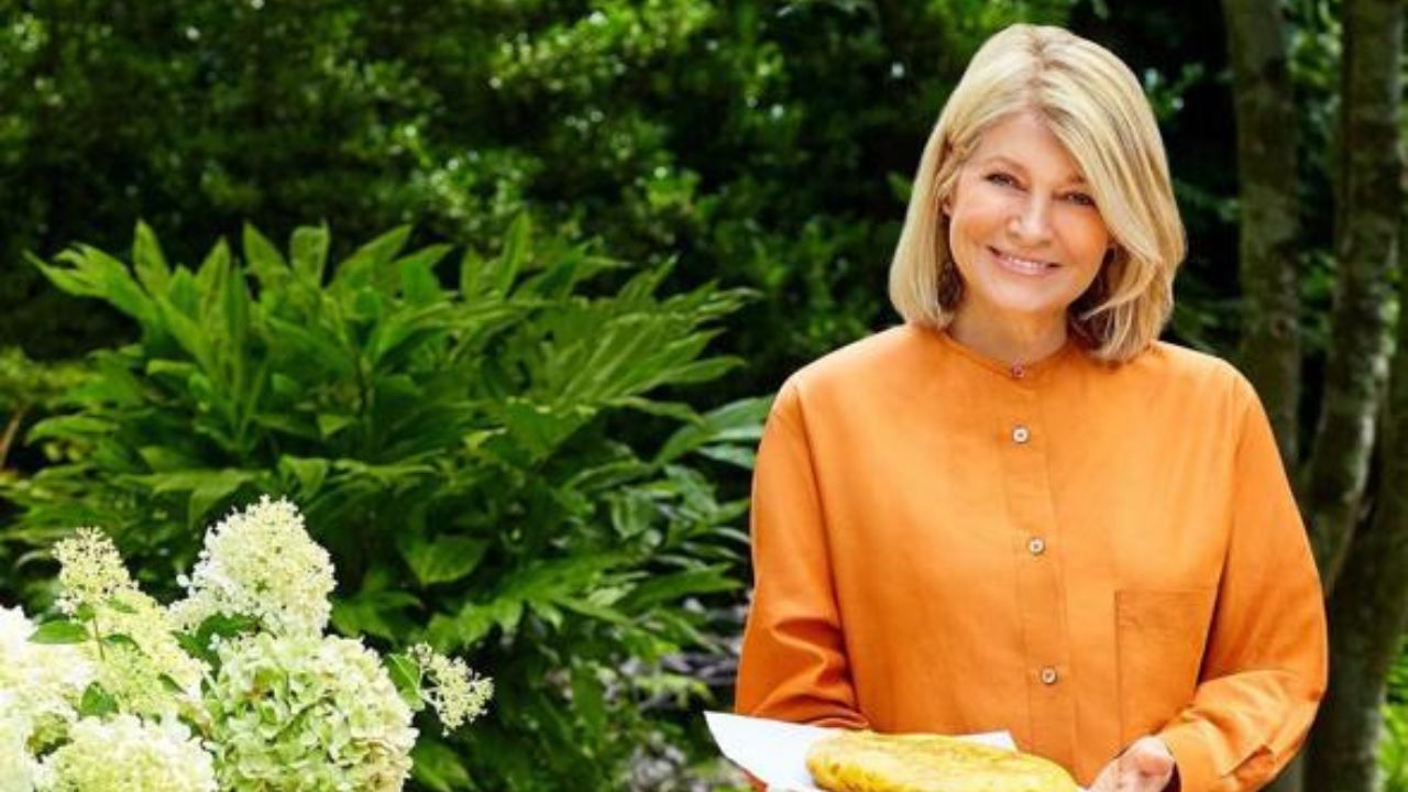OG Anunoby Kicks It With Martha Stewart via Signed Sneakers