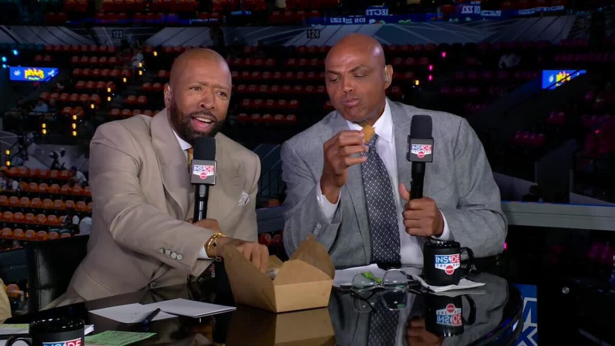 San Antonio Mayor Schools Charles Barkley For Past Jokes About Women: "You Can't Teach Courage, You Can't Teach Class" 1 Kenny Smith and Charles Barkley eating churros