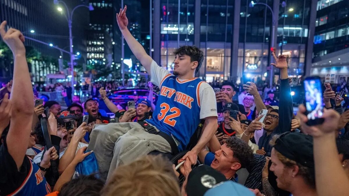 Stephen A. Smith Begs President Donald Trump to 'Stay Away' From NBA Finals 1 Knicks fans lining up the streets of New York