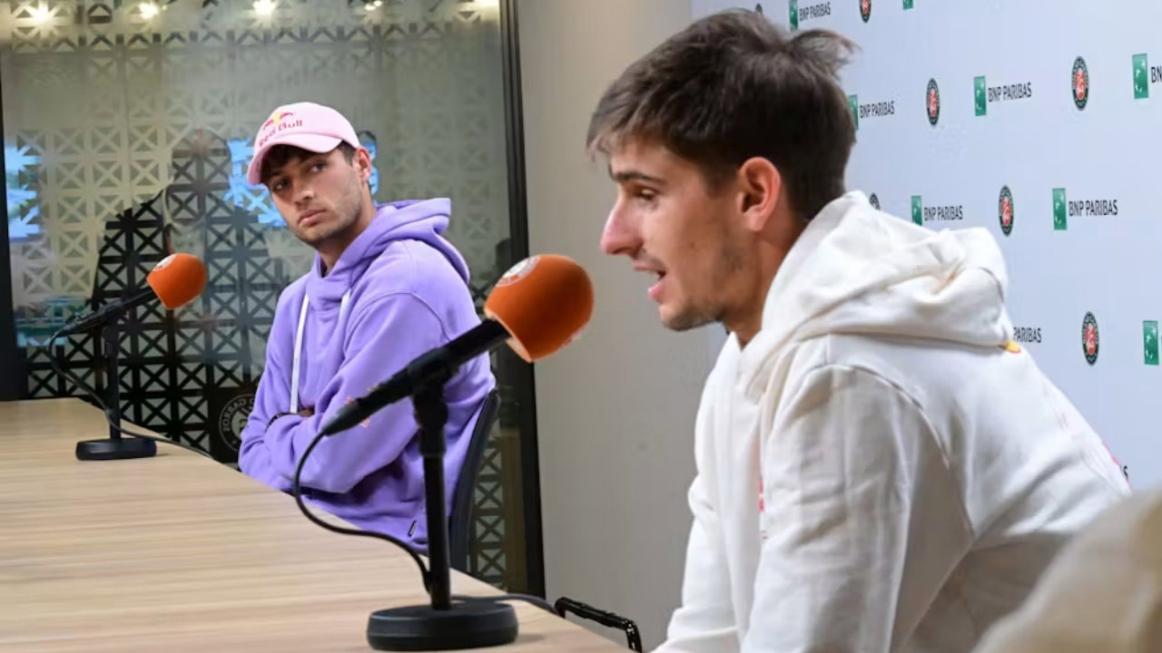 Fans Question Flavio Cobolli’s Decision to Sit Next to Sick Matteo Arnaldi Before French Open Final- “Why in God’s Name They’re in the Same Room?”
