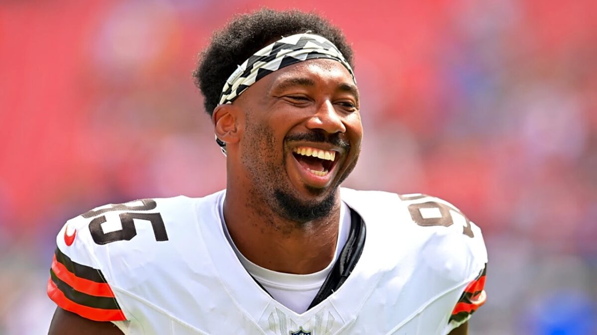 Rams' Myles Garrett Throws First Pitch at Dodgers Game Wearing a Kobe Bryant Shirt 1 Rams' Myles Garrett Throws First Pitch at Dodgers Game Wearing a Kobe Bryant Shirt