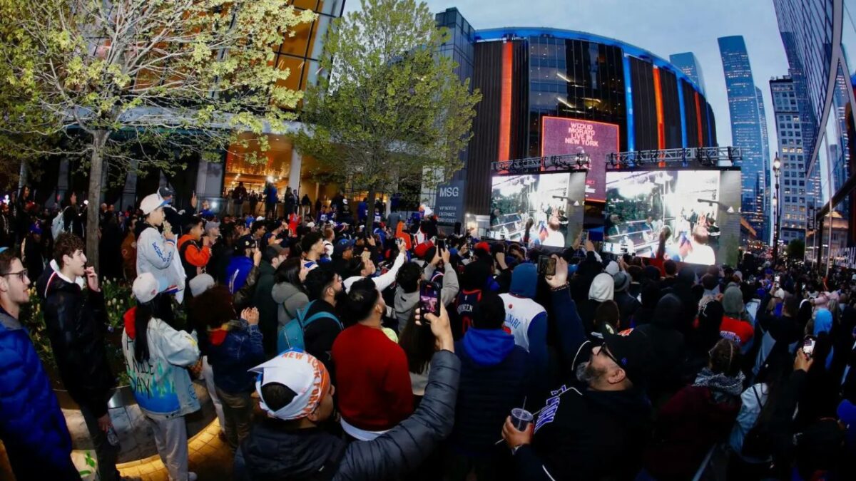 Josh Hart Slams 'Ridiculous' Ticket Prices for Game 3 at Madison Square Garden 1 Knicks fans outside Madison Square Garden