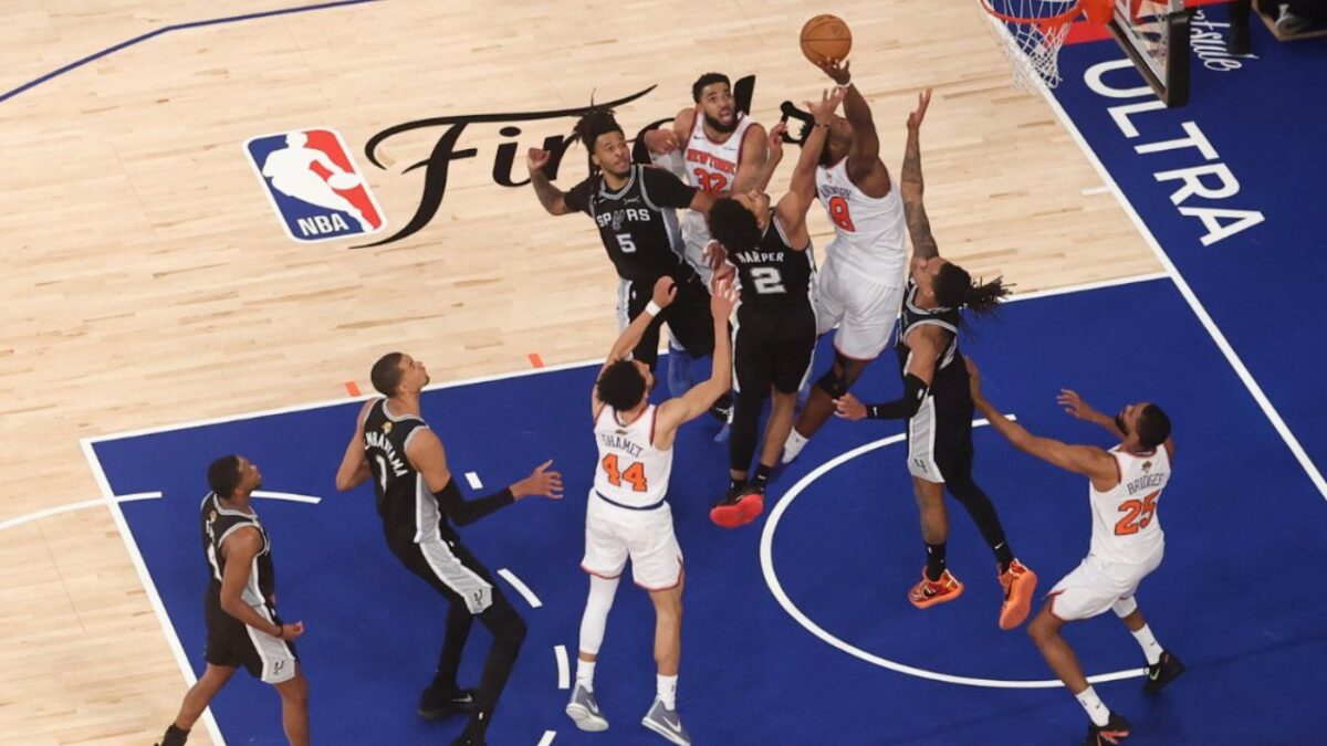 OG Anunoby's Clutch Performance to Seal Game 4 Leave Fans in Awe - "Give the Keys to New York City" 1 OG Anunoby's offensive rebound