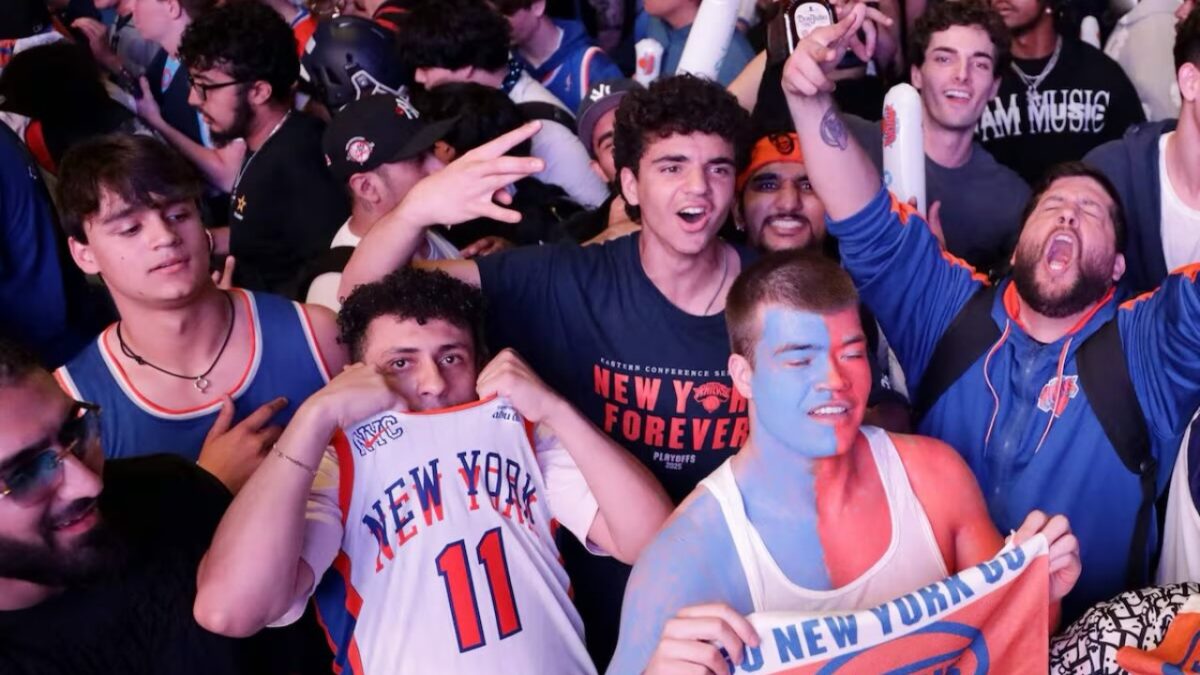Knicks Fans Attacking Five Guys Employee Spurs Fan Leaves New Yorkers Fuming - "We Don't Claim Them" 1 Knicks fans are waiting for one more win