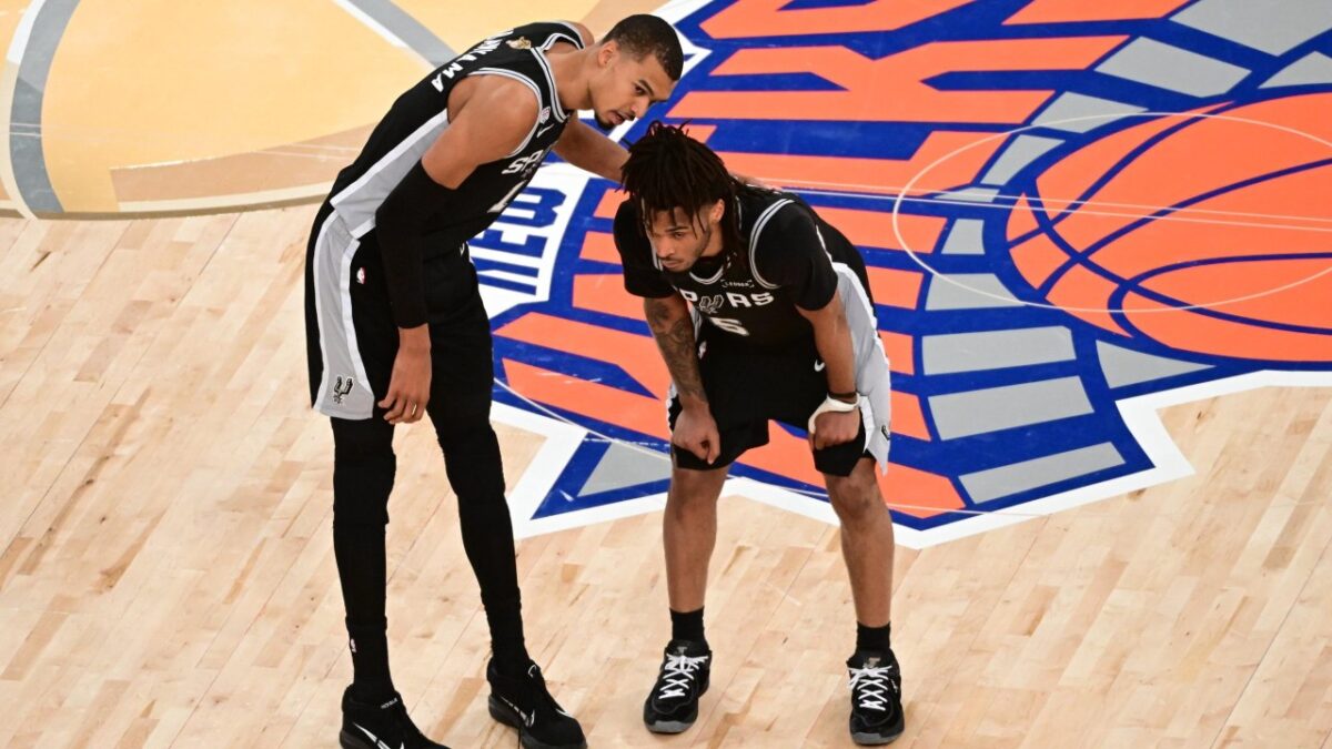 "Those Are Real Cowards," Charles Barkley Lashes Out at 'Scumbag' New Yorkers For Throwing Eggs at Victor Wembanyama 1 Victor Wembanyama and Stephon Castle