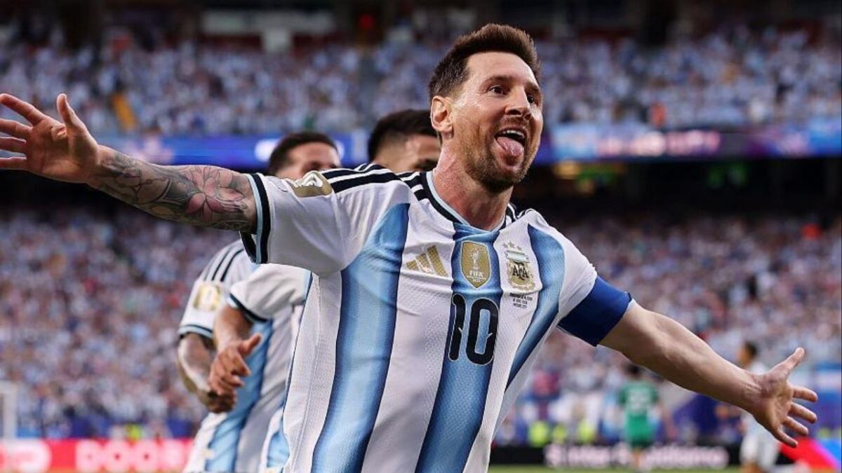 Jameis Winston Brought An Actual Goat To Watch Lionel Messi's Historic Game Against Algeria 1 Lionel Messi celebrating after scoring the first goal of the Argentina vs Algeria match at the Kansas City Stadium (Image via Getty Images)