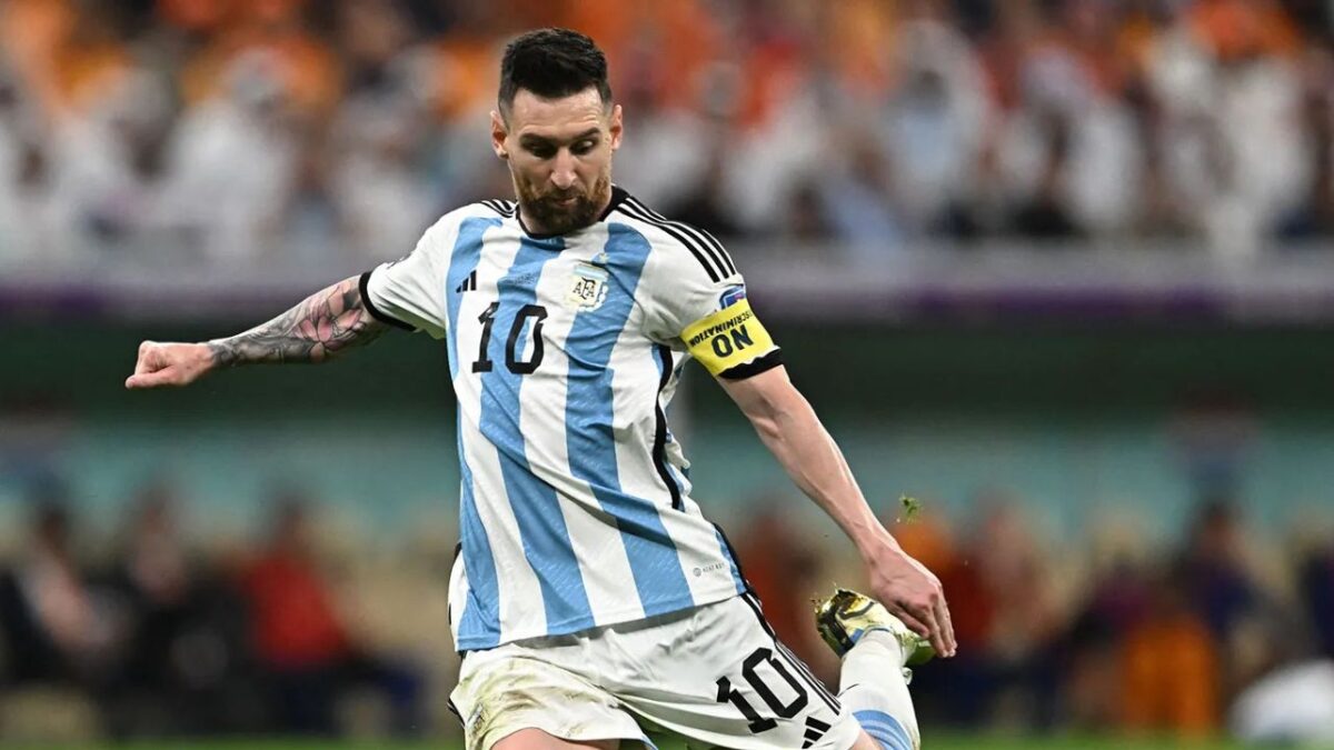 Shakira Lauds "Extraordinary" Lionel Messi and Applauds Antonela Roccuzzo Before World Cup Final 1 Lionel Messi